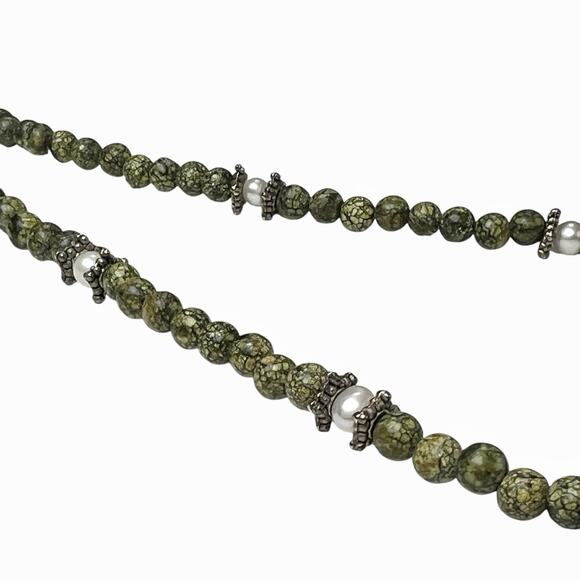 Vintage Necklace Green Jadeite Pendant Drops Glass Beads Short 14.5 Inches - Picture 10 of 13